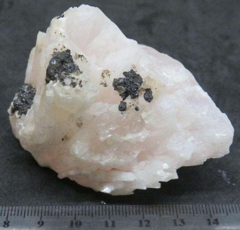 Manganoan Calcite and Sphalerite from Broken Hill (stock code B4A2103)