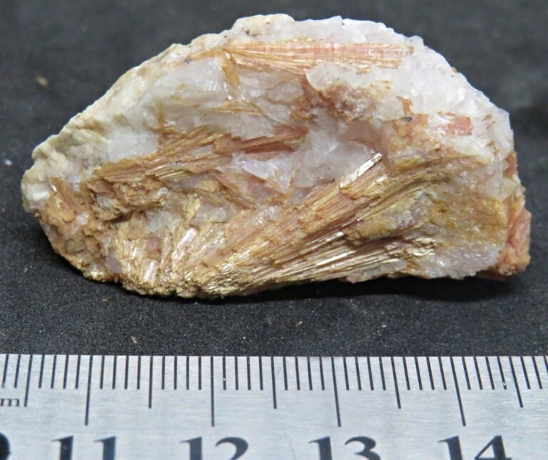 B3I2103 Inesite, Broken Hill