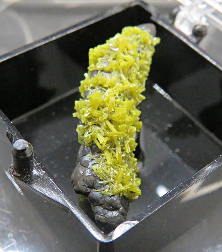 SOLD Pyromorphite from the South Mine, Broken Hill (stock code B4MinA21)