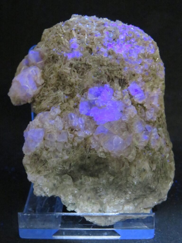 SOLD Hairy Bustamite with Fluorite Crystals from the Zinc Corp Mine, Broken Hill (stock code B5H111)