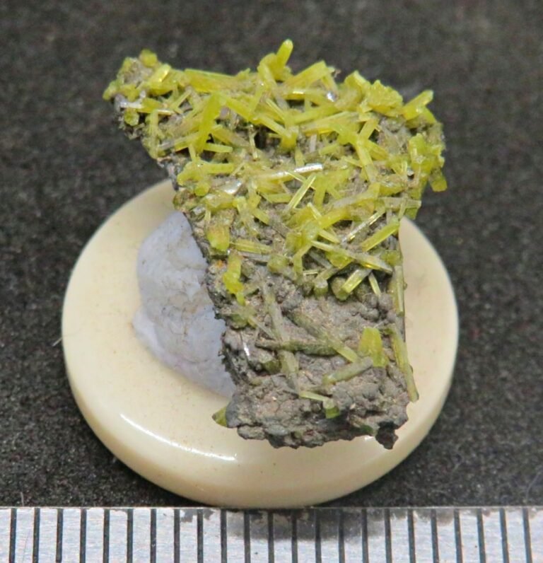 SOLD Yellow Pyromorphite from the Blackwood Open Cut, Broken Hill (stock code B6H0122)
