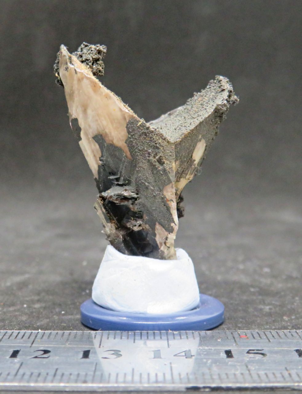 Twinned Cerussite Arrow from Broken Hill (stock code B6L0122)
