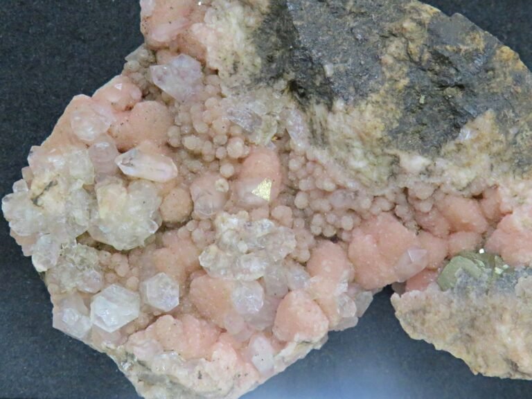 SOLD Amethystine Quartz on Rhodochrosite from the Zinc Corp Mine, Broken Hill (stock code B7D0322)