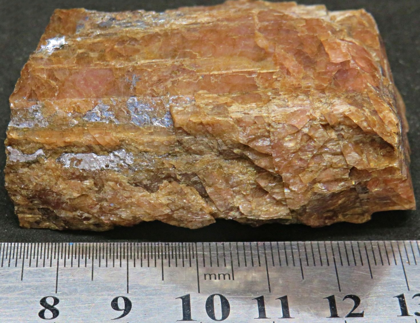 Bustamite from the NBHC Mine, Broken Hill (stock code B7F0322)
