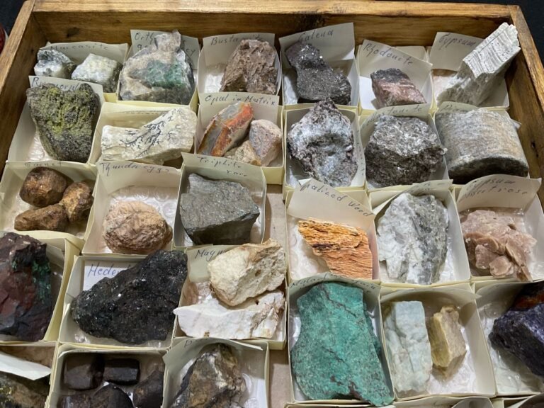 Mixed Broken Hill+ Specimens (stock code BHMCBOX2)