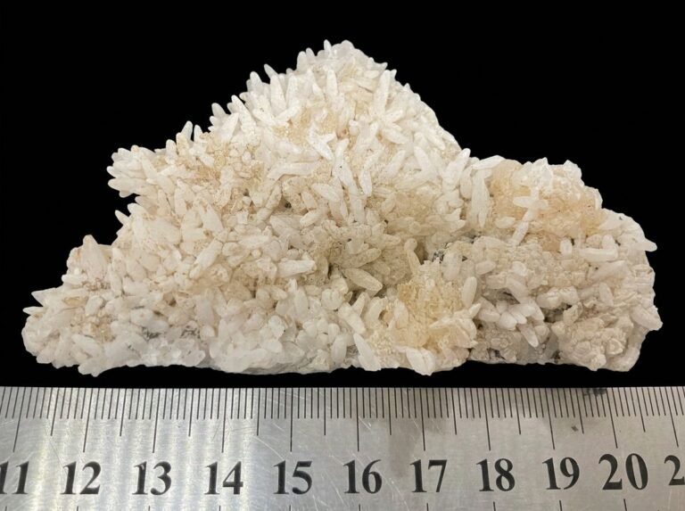 F0705E026E Calcite crystals